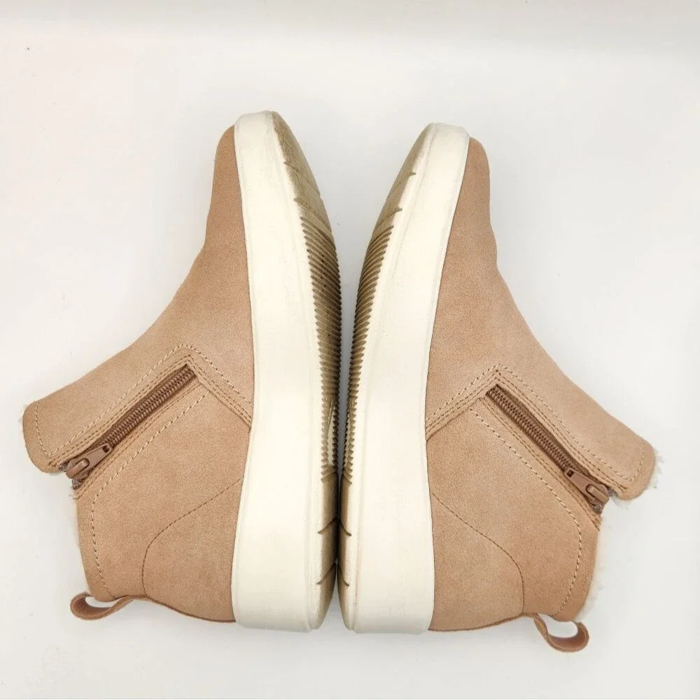 Clarks Layton Star Tan Suede Shearling Ankle Sneaker Booties Women's 7.5 Outdoor